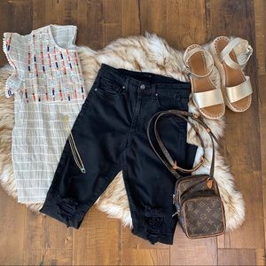 JOE’S JEANS DISTRESSED HIGH RISE SKINNIES.